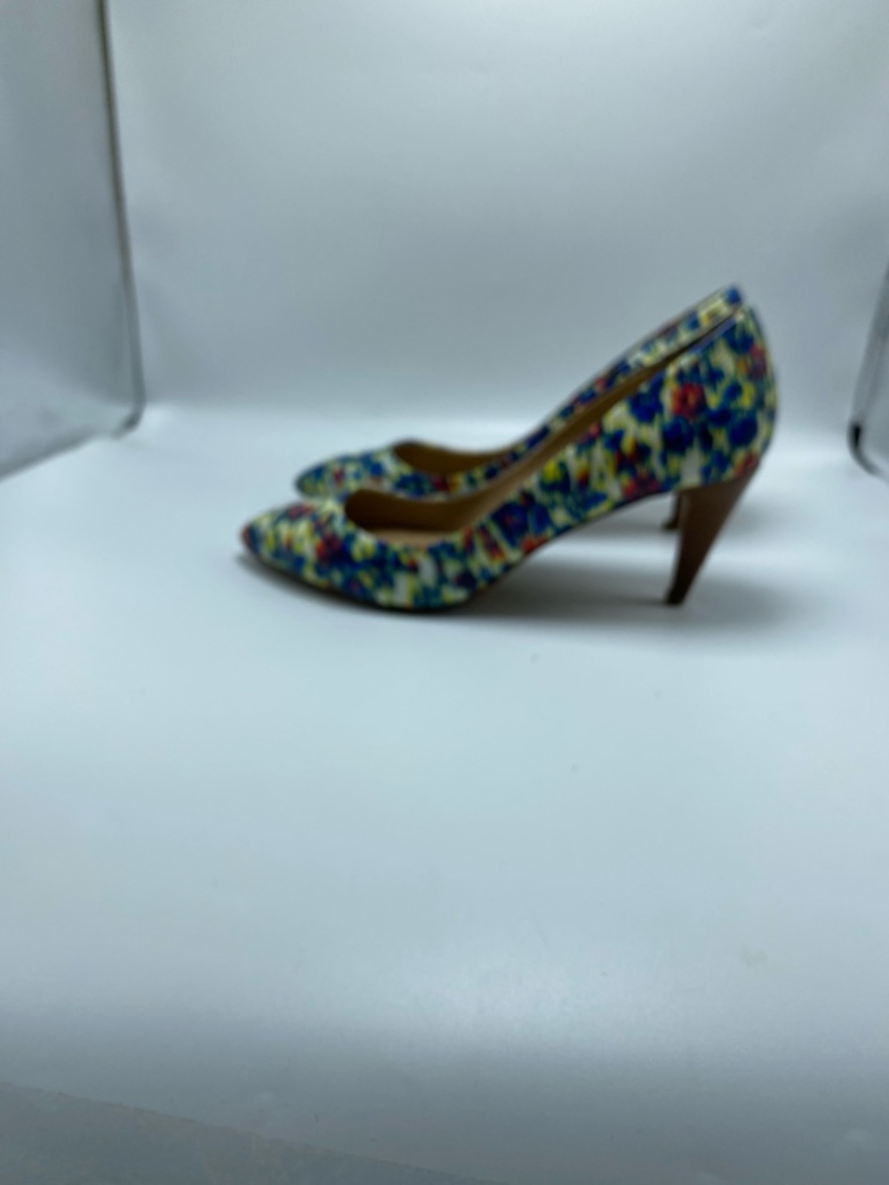Pointed-Toe Multi-Color Pattern Women's Pumps - Picture 3 of 5
